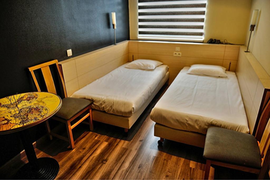 Es Hostel Saint-Gilles Esterno foto